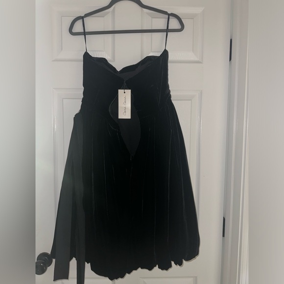 Cara Cara Veronica velvet dress in Black - Picture 9 of 9